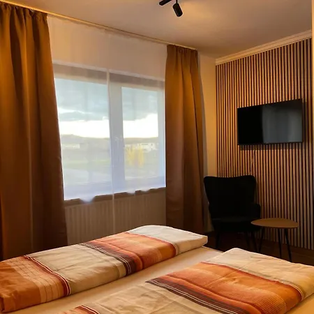 בית הארחה Weingut Lindenhof 3*